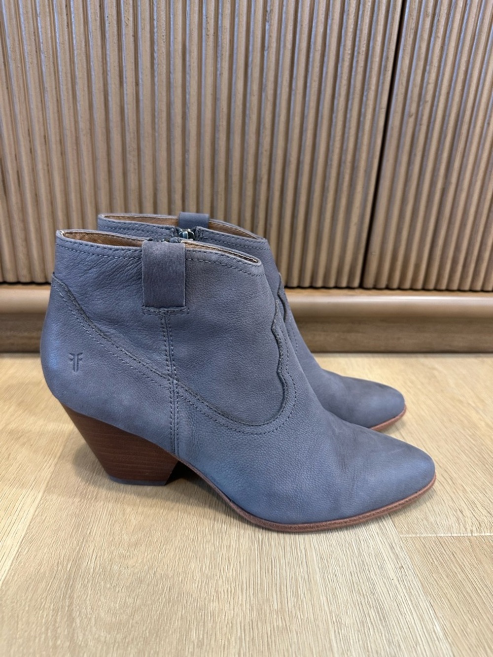Frye Women's Reina ankle booties in gray suede leather, Stylish Western Heel